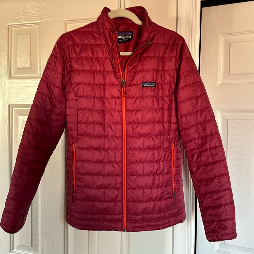 New without tags, beautiful Patagonia Nano puffer Ladies size large